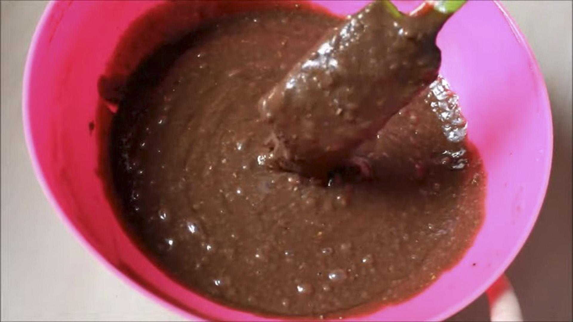 Рецепт - Шоколадный бисквит с грецкими орехами - Шаг 10