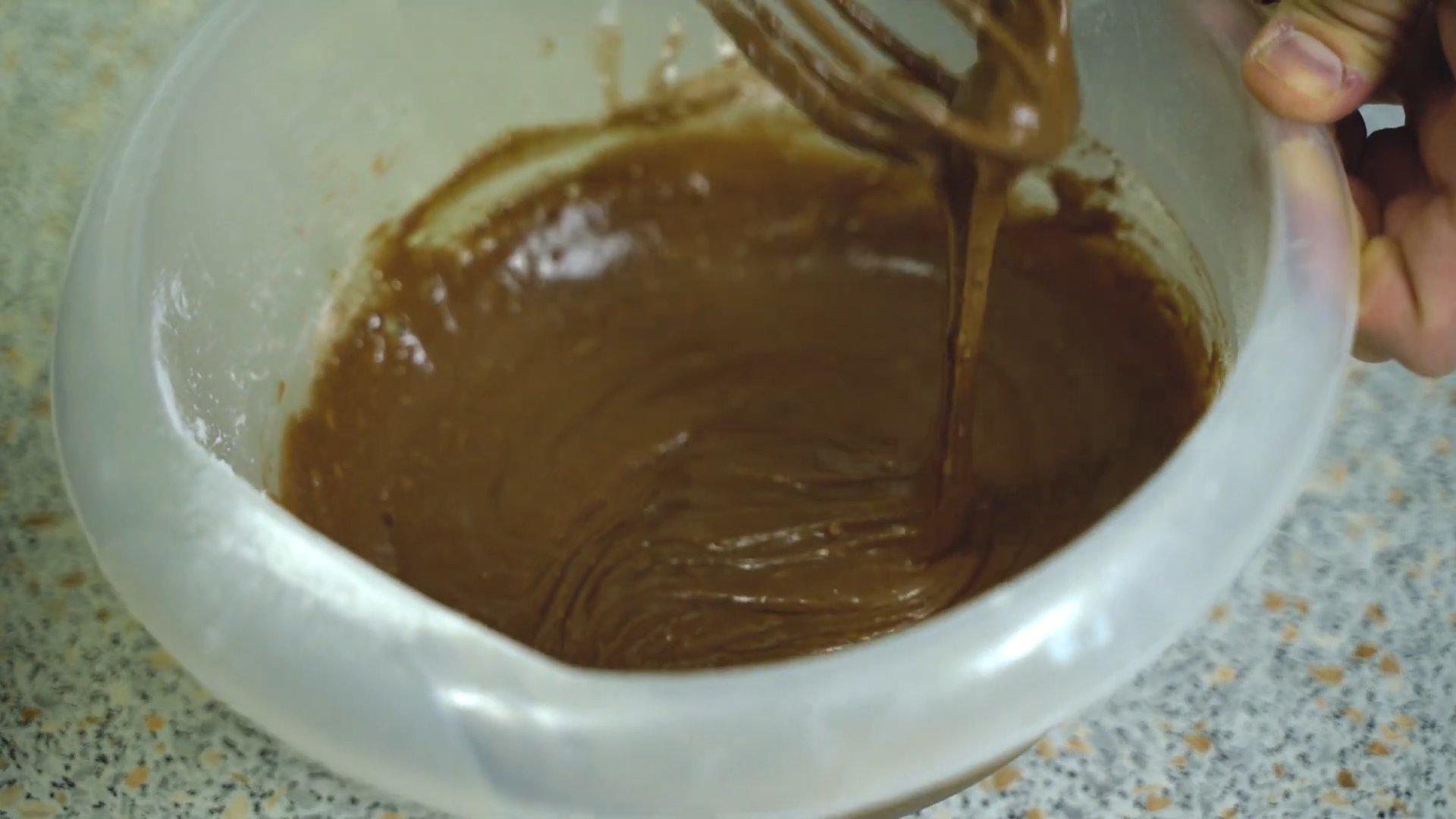 Рецепт - Шоколадный бисквит в мультиварке на кефире - Шаг 10