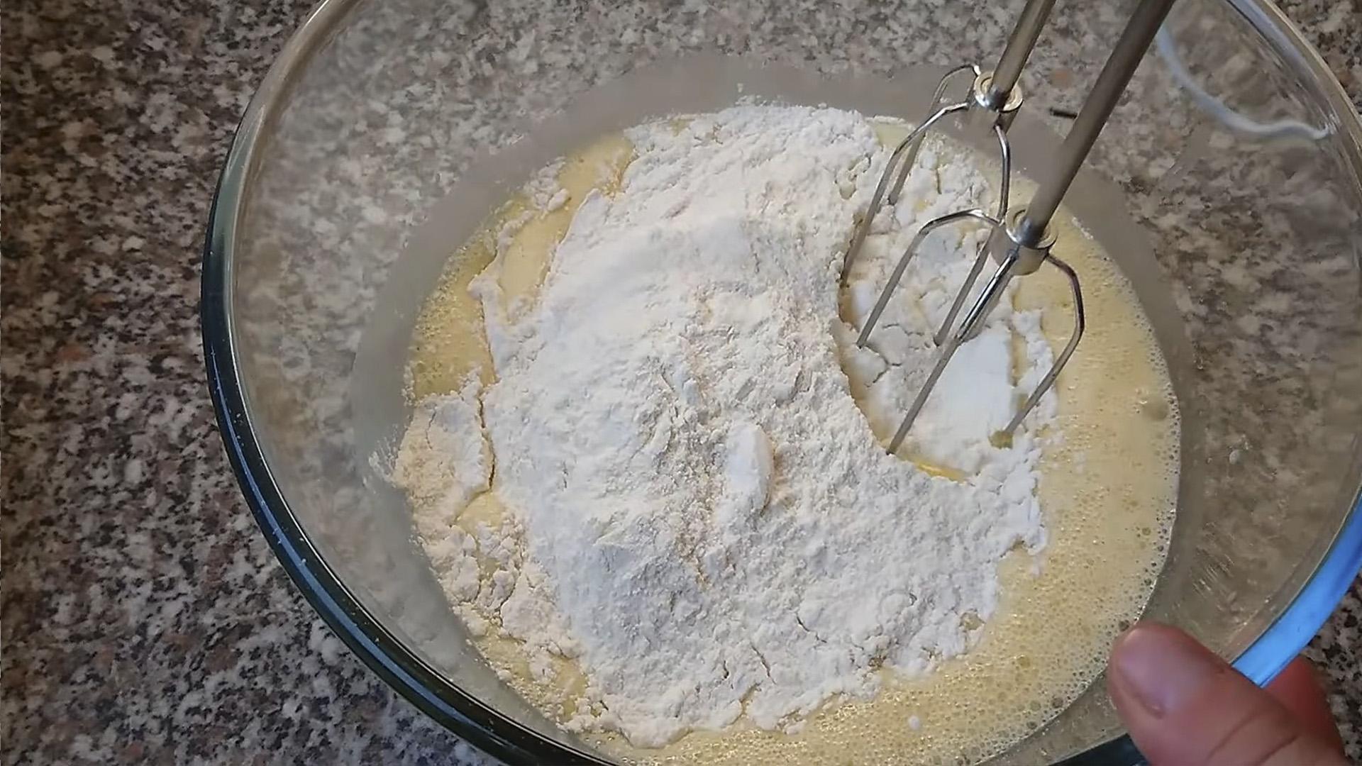 Рецепт - Медовый бисквит с грецкими орехами - Шаг 6