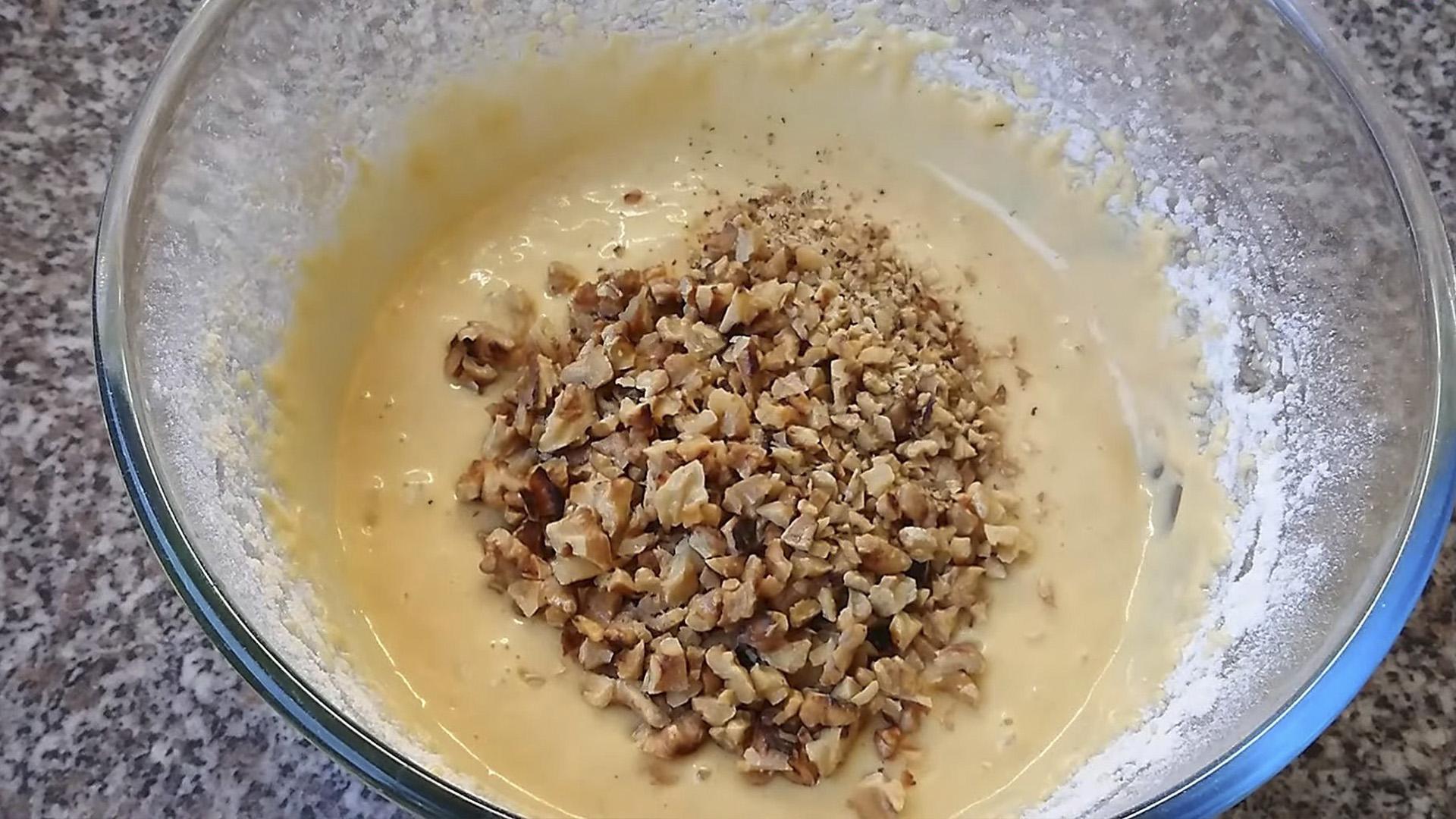Рецепт - Медовый бисквит с грецкими орехами - Шаг 7