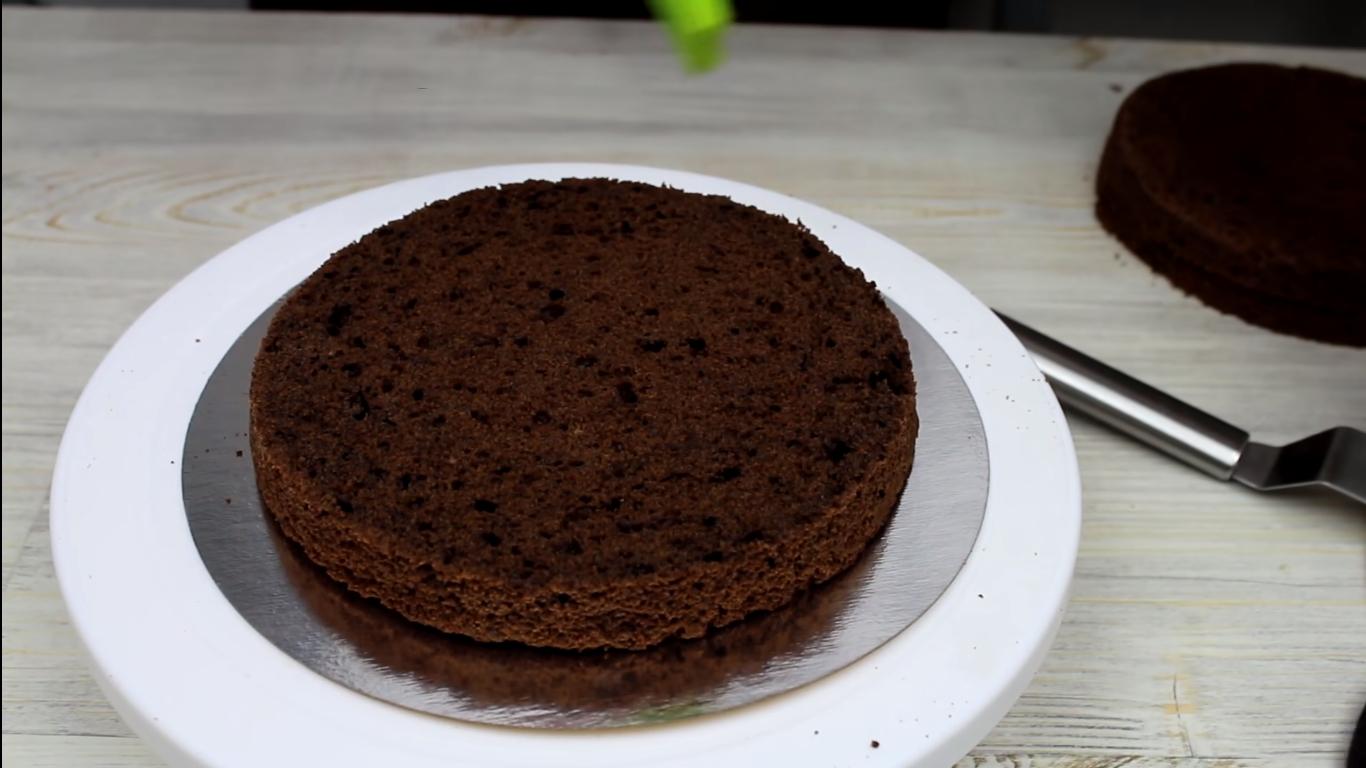 Рецепт - Шоколадный бисквит без разрыхлителя для торта «Сникерс» - Шаг 10