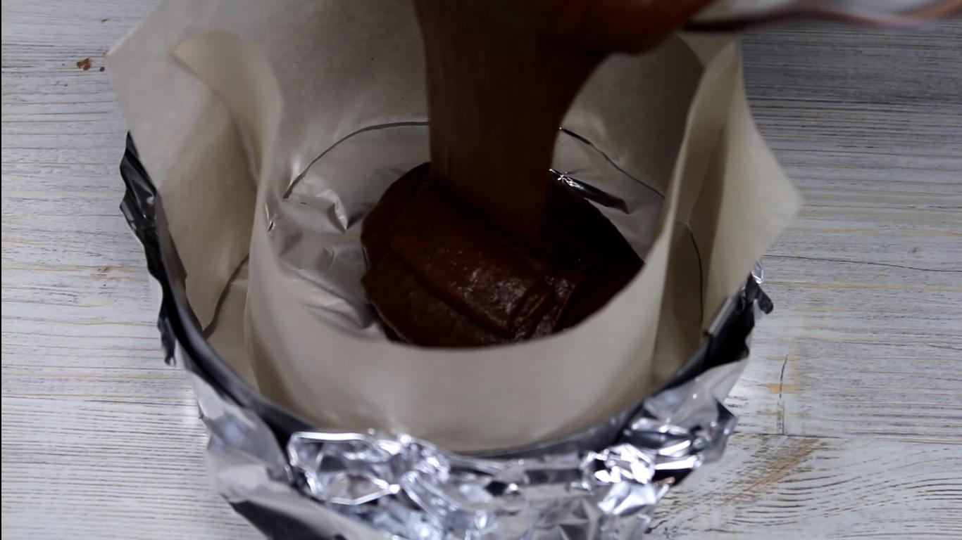 Рецепт - Шоколадный бисквит без разрыхлителя для торта «Сникерс» - Шаг 7