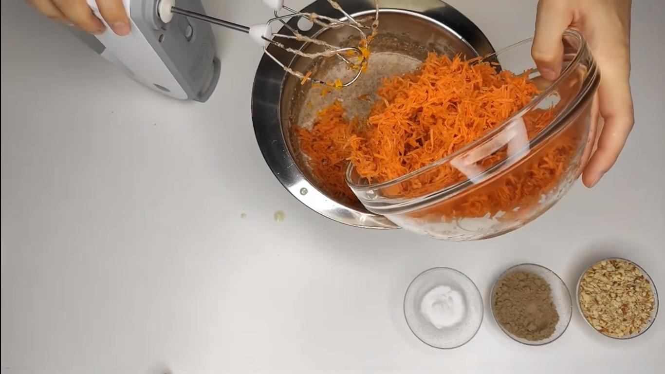 Рецепт - Морковный бисквит без масла - Шаг 6