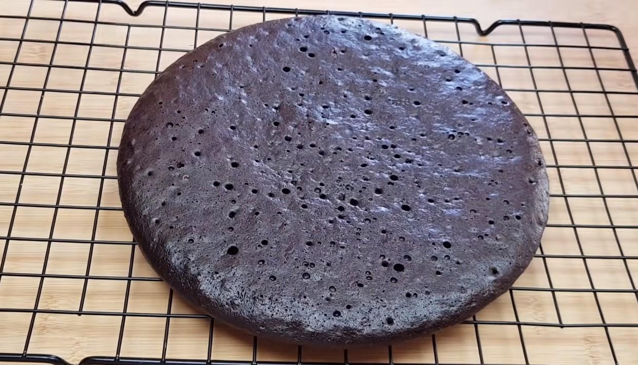 Рецепт - Шоколадный бисквит на сковороде - Шаг 8