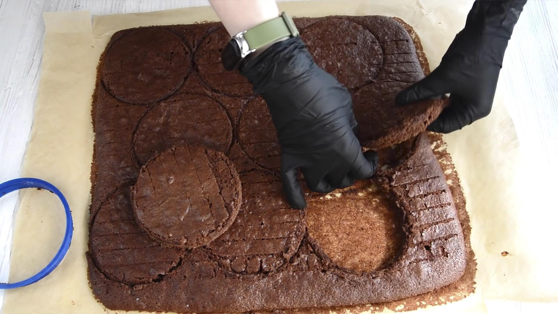 Рецепт - Шоколадный классический бисквит для бенто торта - Шаг 8