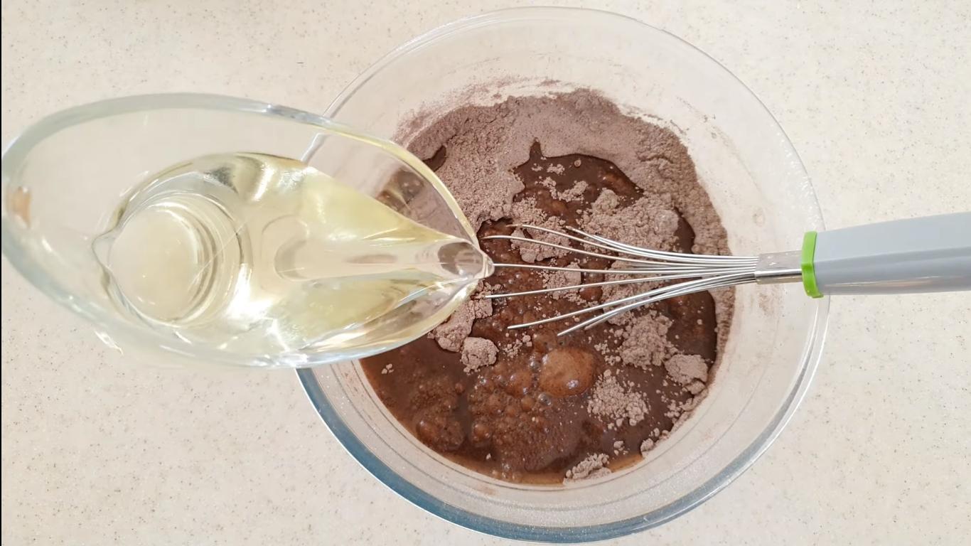 Рецепт постного шоколадного бисквита - шаг 5