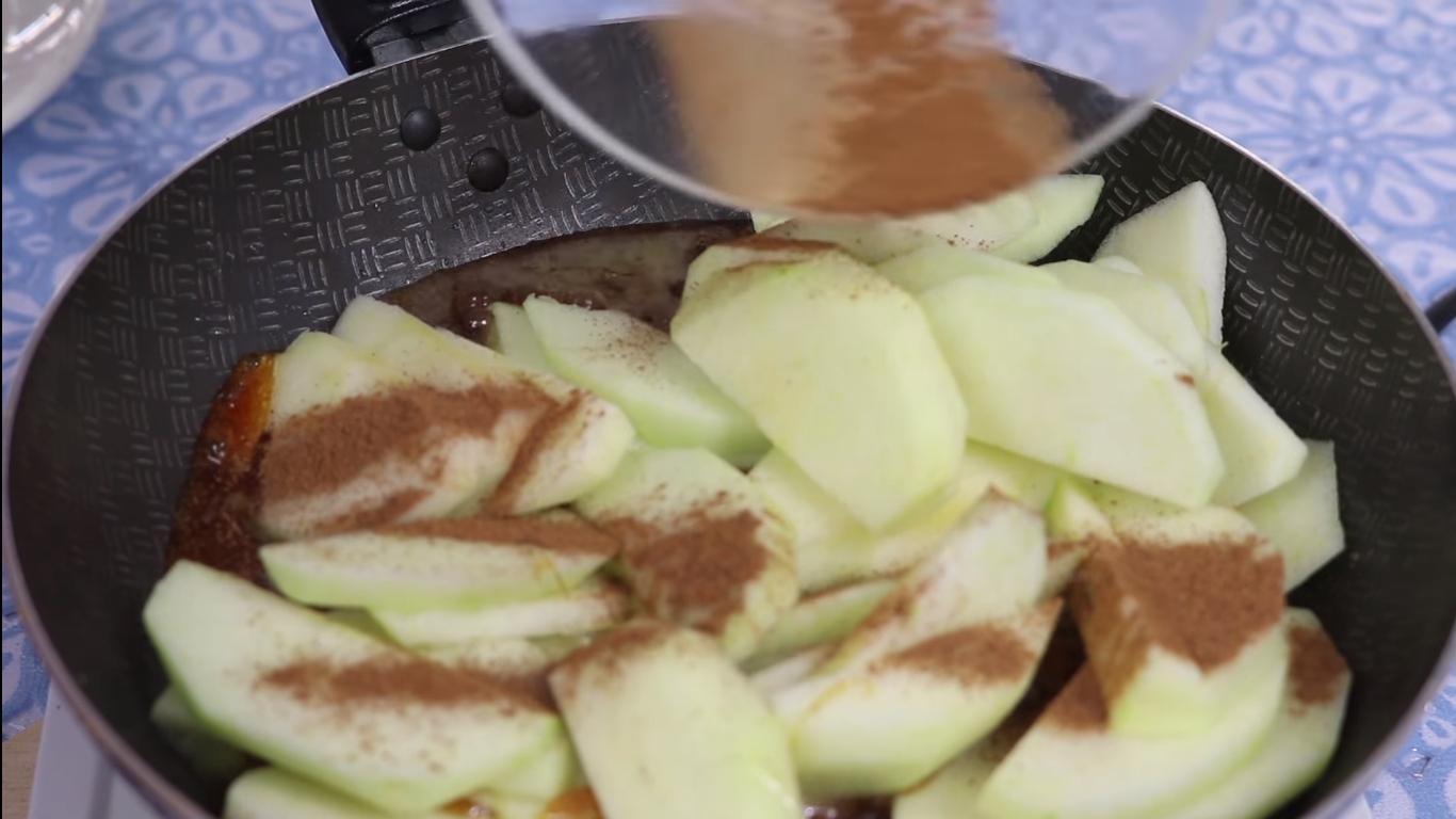 Видео к рецепту «Карамелизированные яблоки»