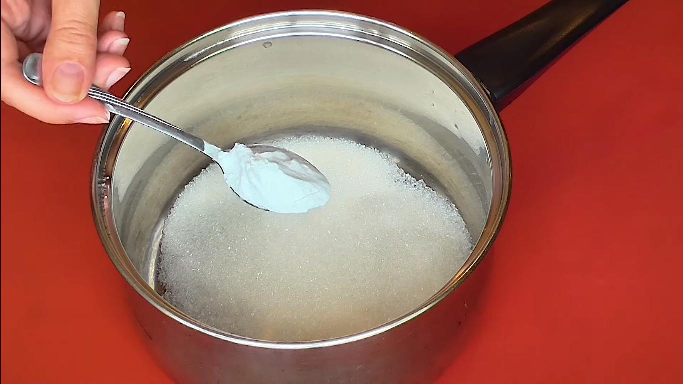 Рецепт - Домашняя карамель на молоке для торта «Сникерс» - Шаг 2
