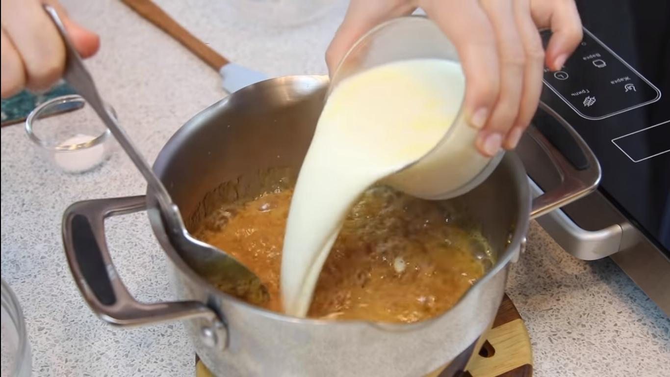 Рецепт - Соленая карамель для торта «Сникерс» - Шаг 7