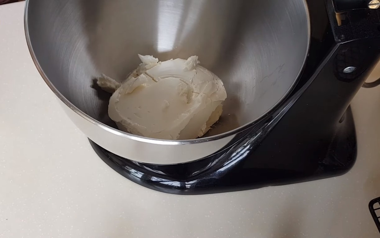 Рецепт - Крем со сгущёнкой для шоколадного бисквита - Шаг 1