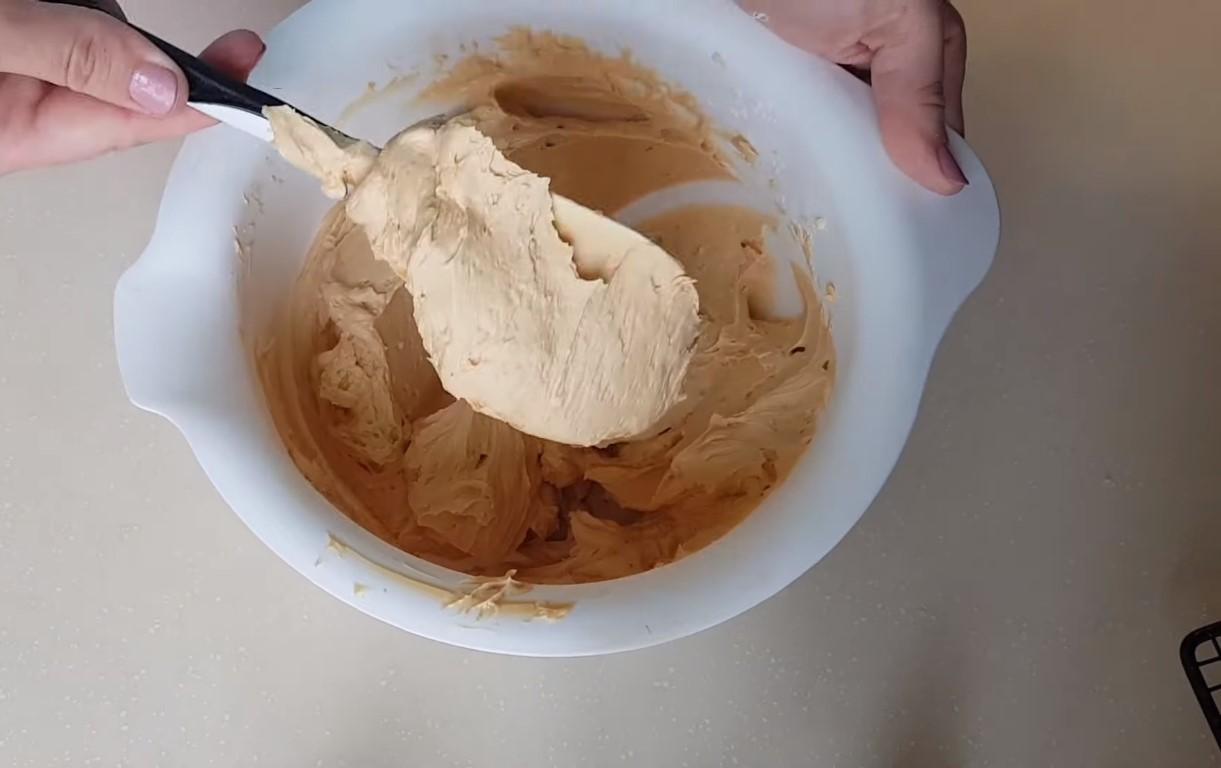 Рецепт - Крем со сгущёнкой для шоколадного бисквита - Шаг 10