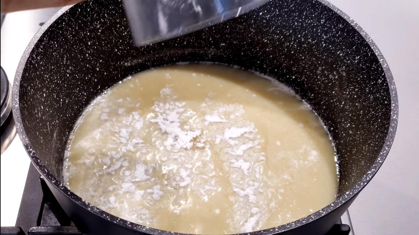 Рецепт - Медовый бисквит со сметанным кремом - Шаг 2