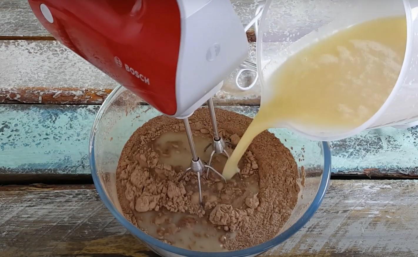 Рецепт - Воздушный бисквит на молоке без яиц - Шаг 9