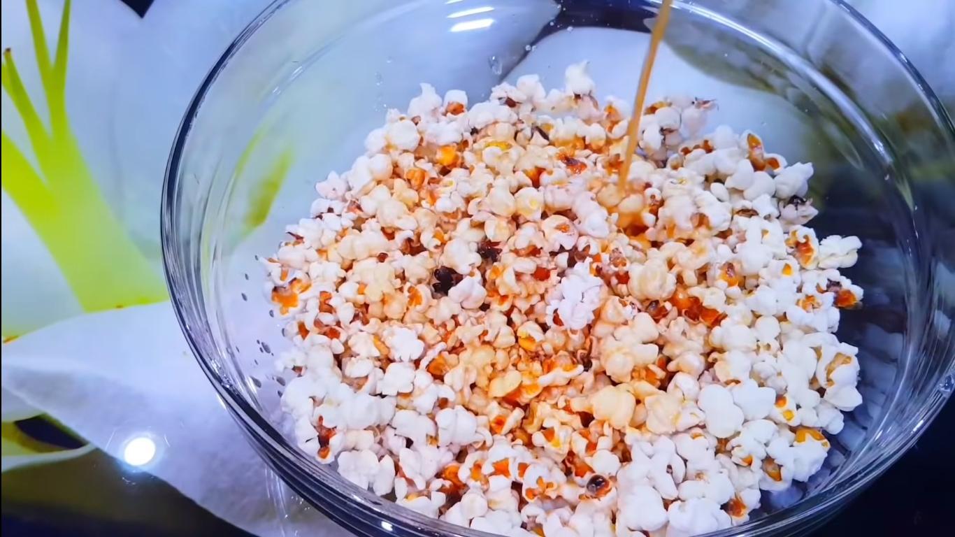 Рецепт - Карамельный попкорн в домашних условиях на сковороде - Шаг 10