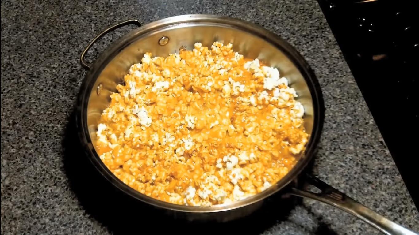 Рецепт - Попкорн в карамели с кукурузным сиропом - Шаг 10