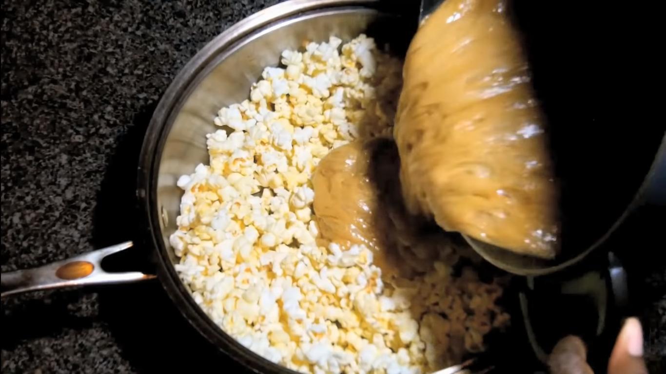 Рецепт - Попкорн в карамели с кукурузным сиропом - Шаг 8
