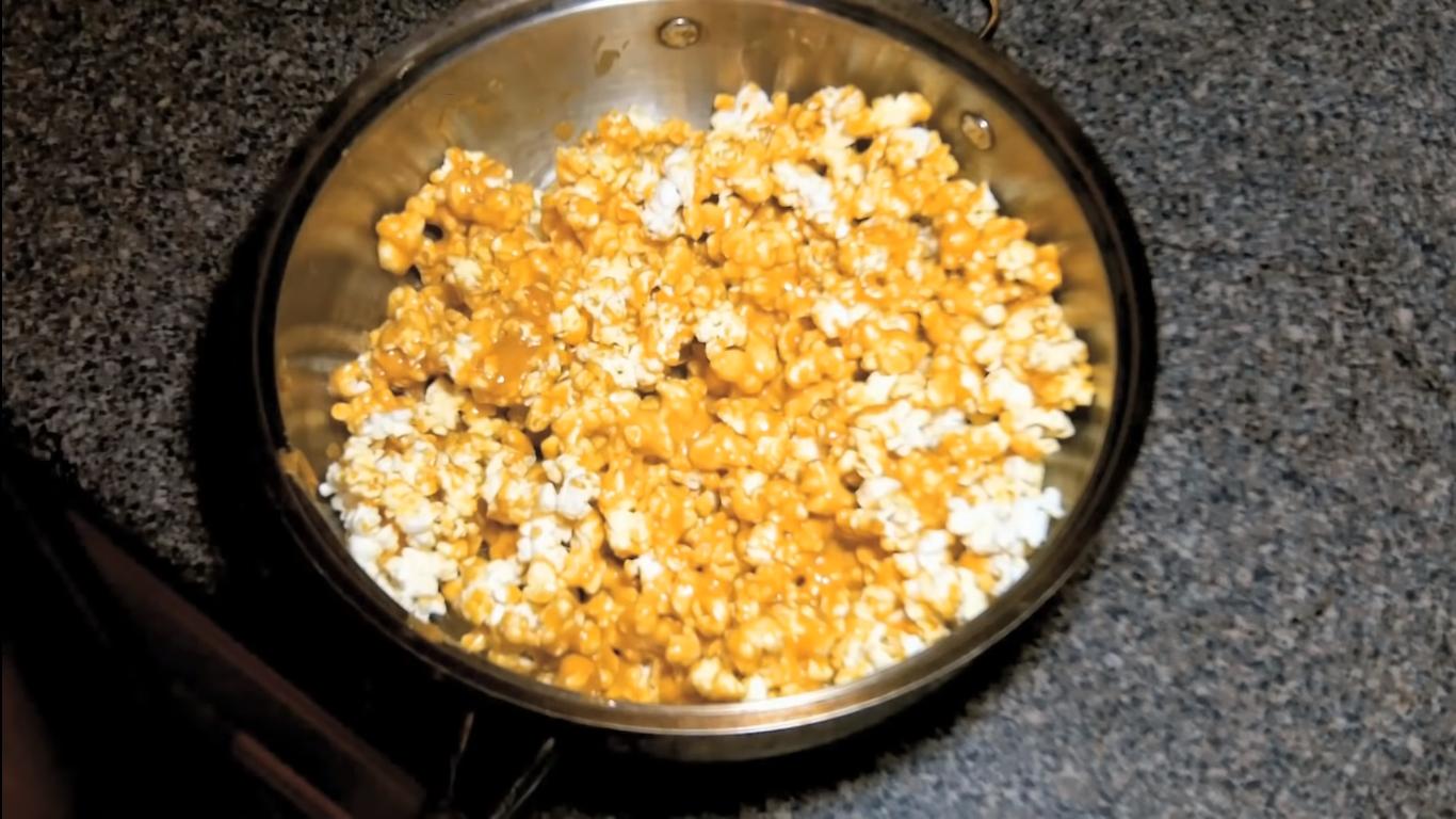 Рецепт - Попкорн в карамели с кукурузным сиропом - Шаг 9