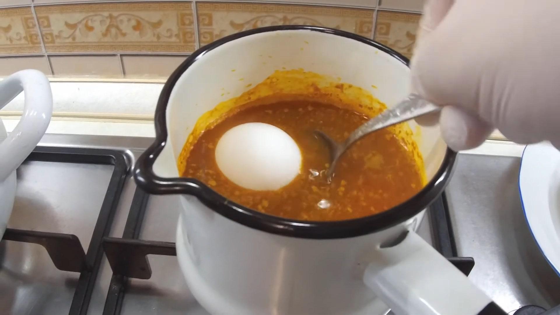 Как покрасить яйца куркумой классический рецепт - шаг 5