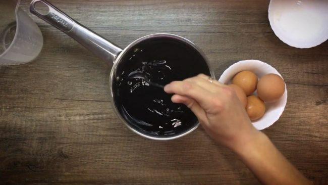 Способ создания изумрудных пасхальных яиц с помощью зеленки - шаг 3