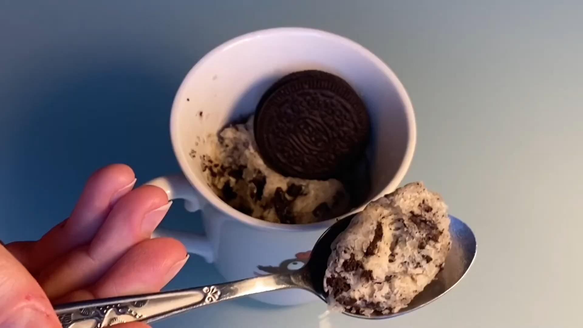 Рецепт - Кекс «Орео» в кружке без какао - Шаг 6