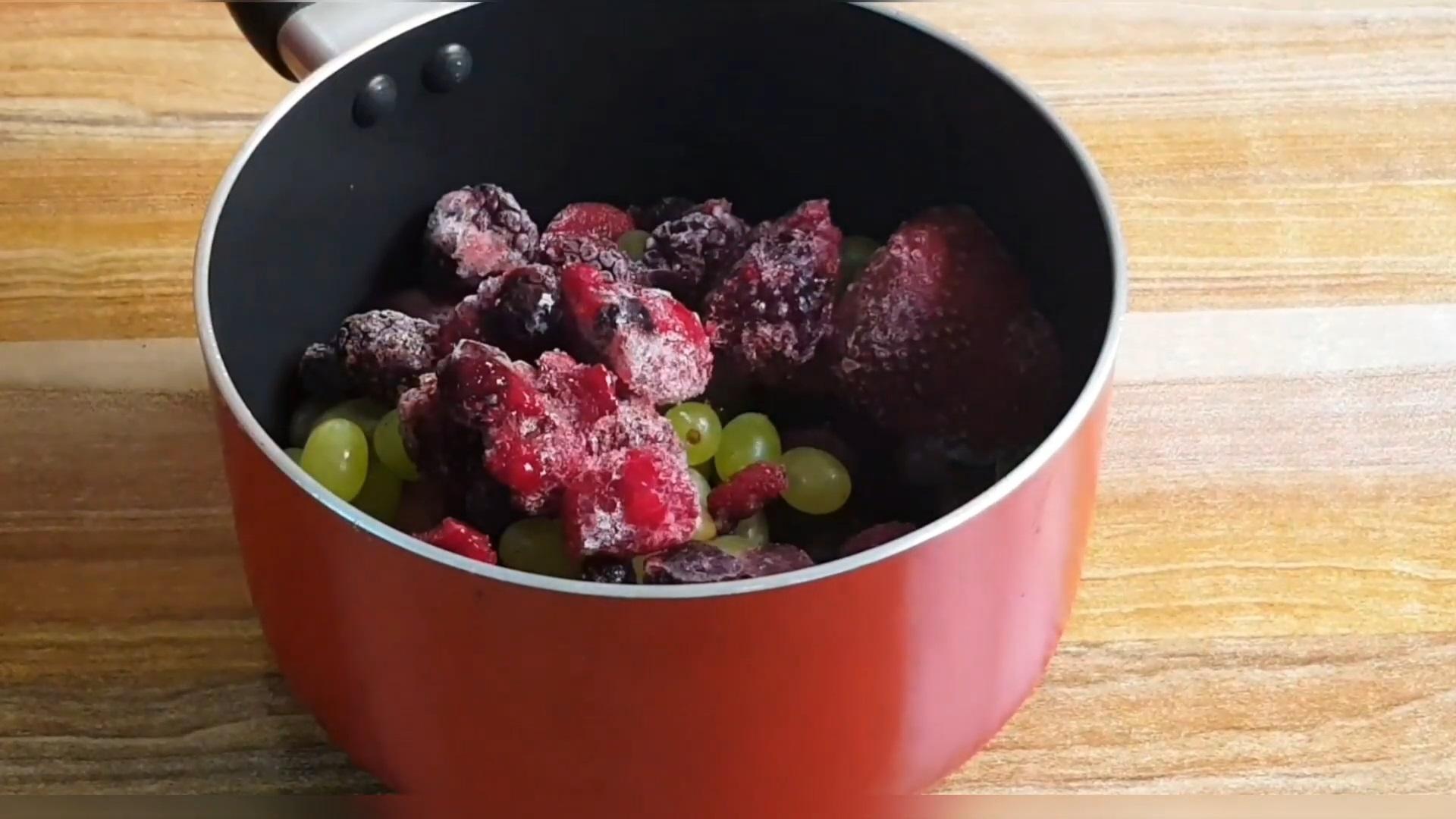 Рецепт фруктового-ягодного жидкого щербета - Шаг 1
