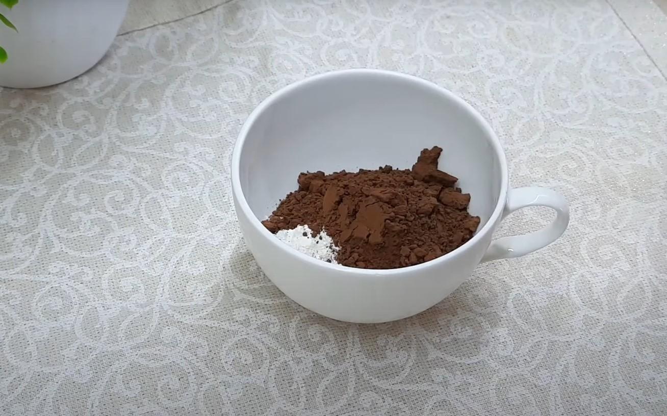 Рецепт - Кекс в микроволновке с шоколадом внутри - Шаг 3