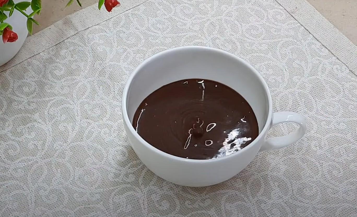 Рецепт - Кекс в микроволновке с шоколадом внутри - Шаг 8
