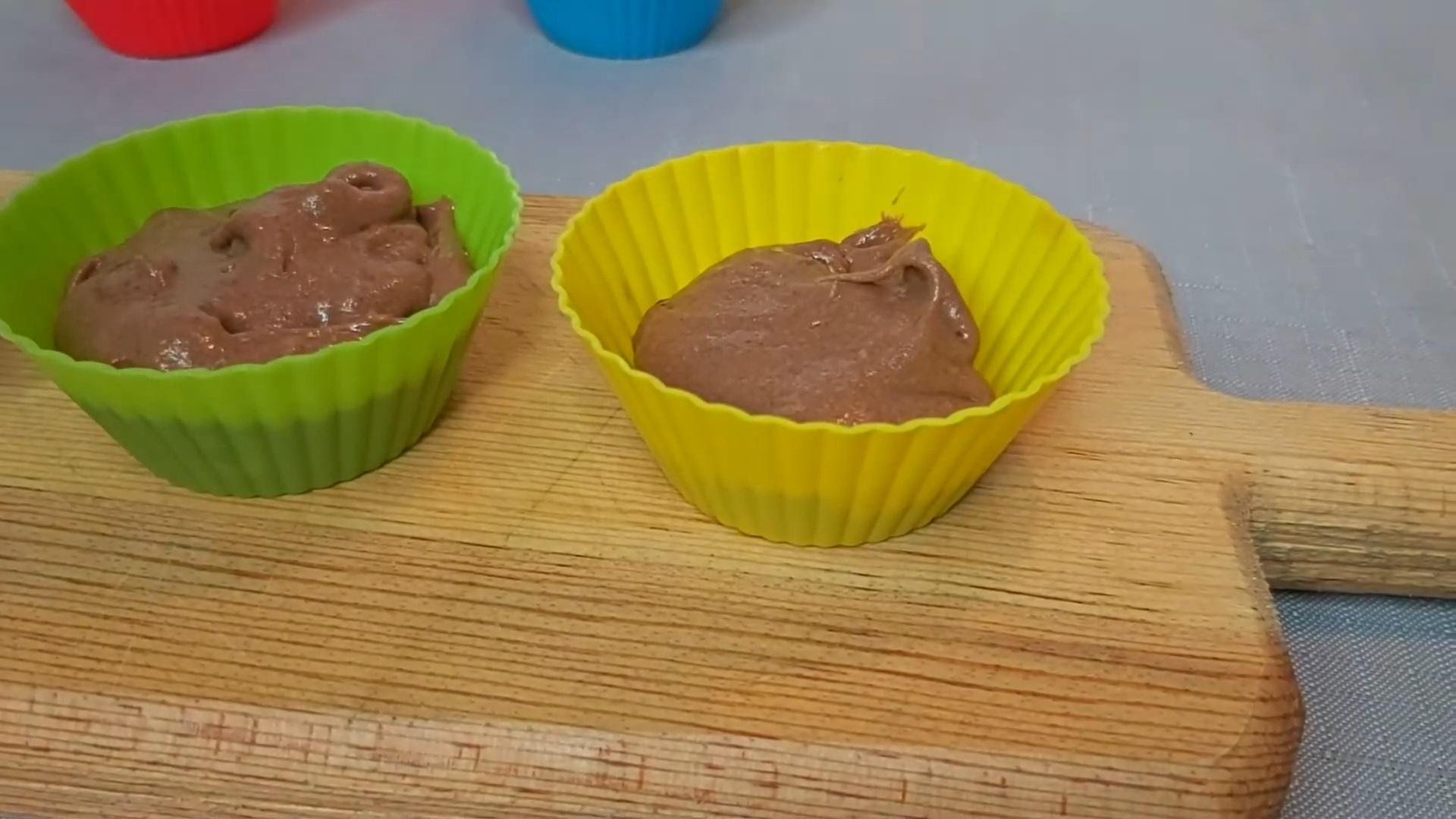 Рецепт - Кексы с шоколадными дропсами в силиконовых формочках - Шаг 6