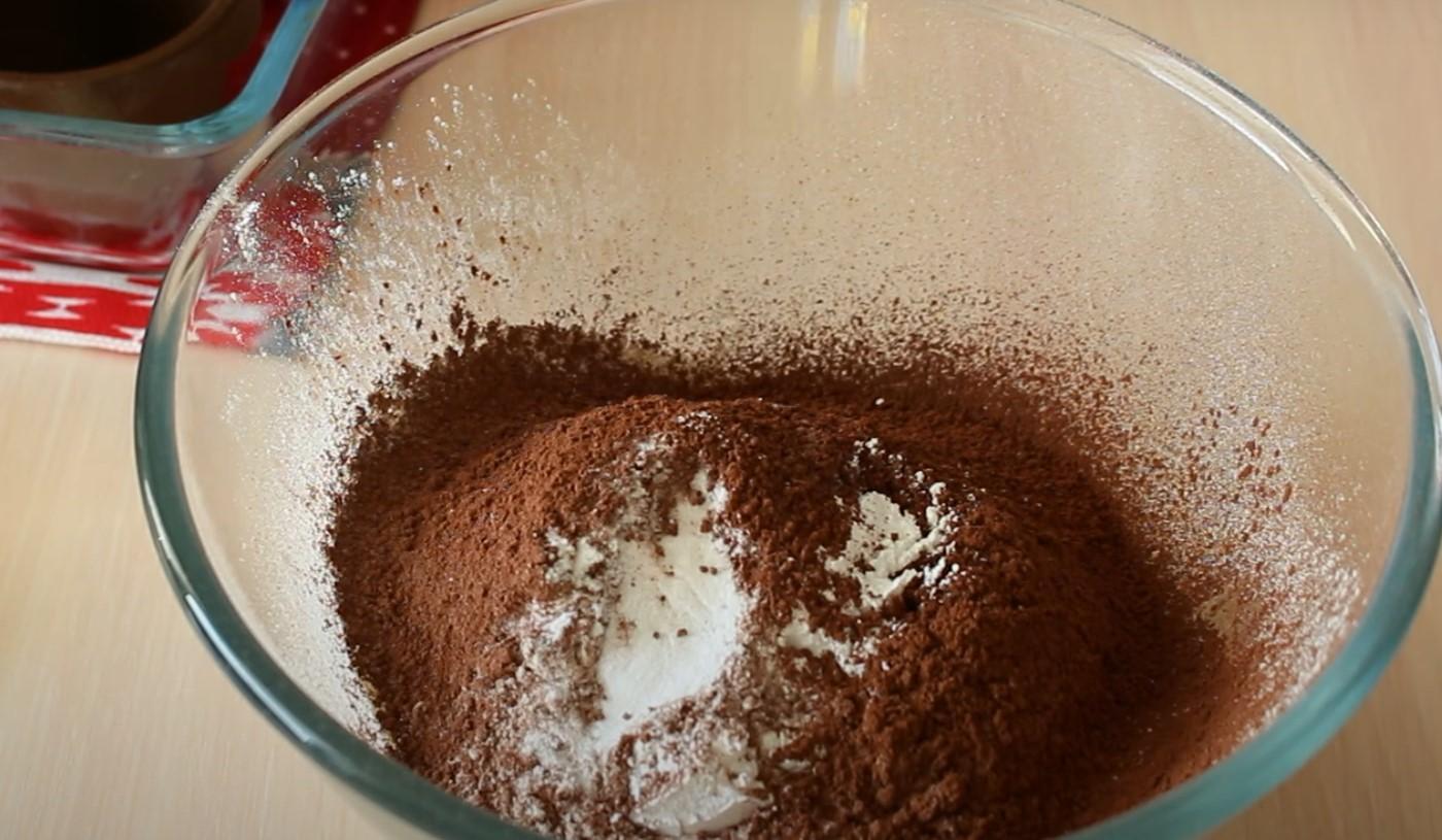 Рецепт - Маффины с какао на кефире - Шаг 3