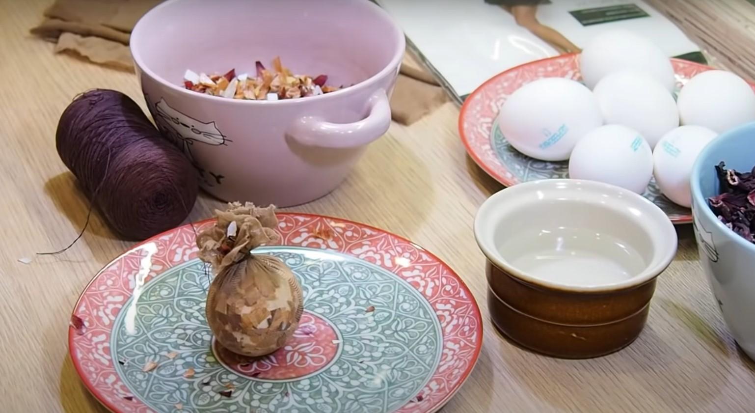 Рецепт - Окраска яиц чаем каркаде и луковой шелухой - Шаг 4
