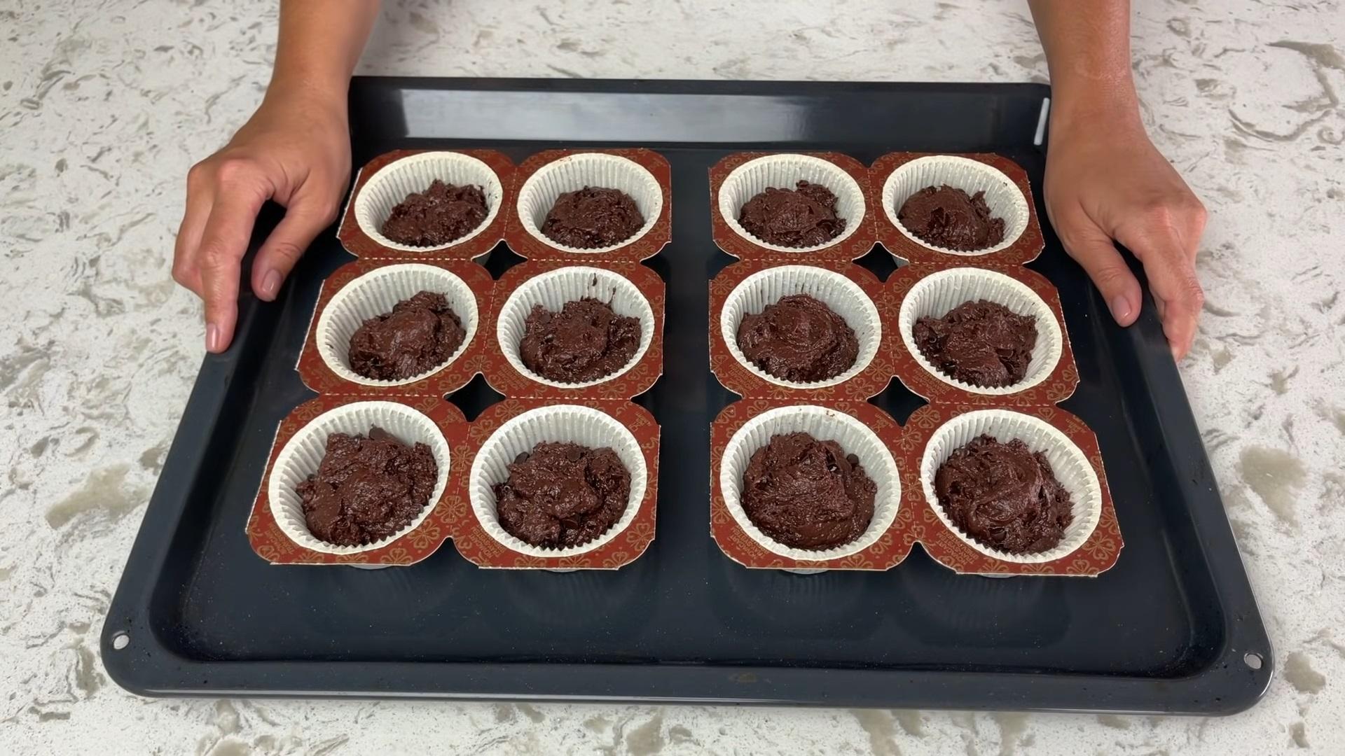 Рецепт - Шоколадные маффины на кефире в силиконовых формочках - Шаг 6