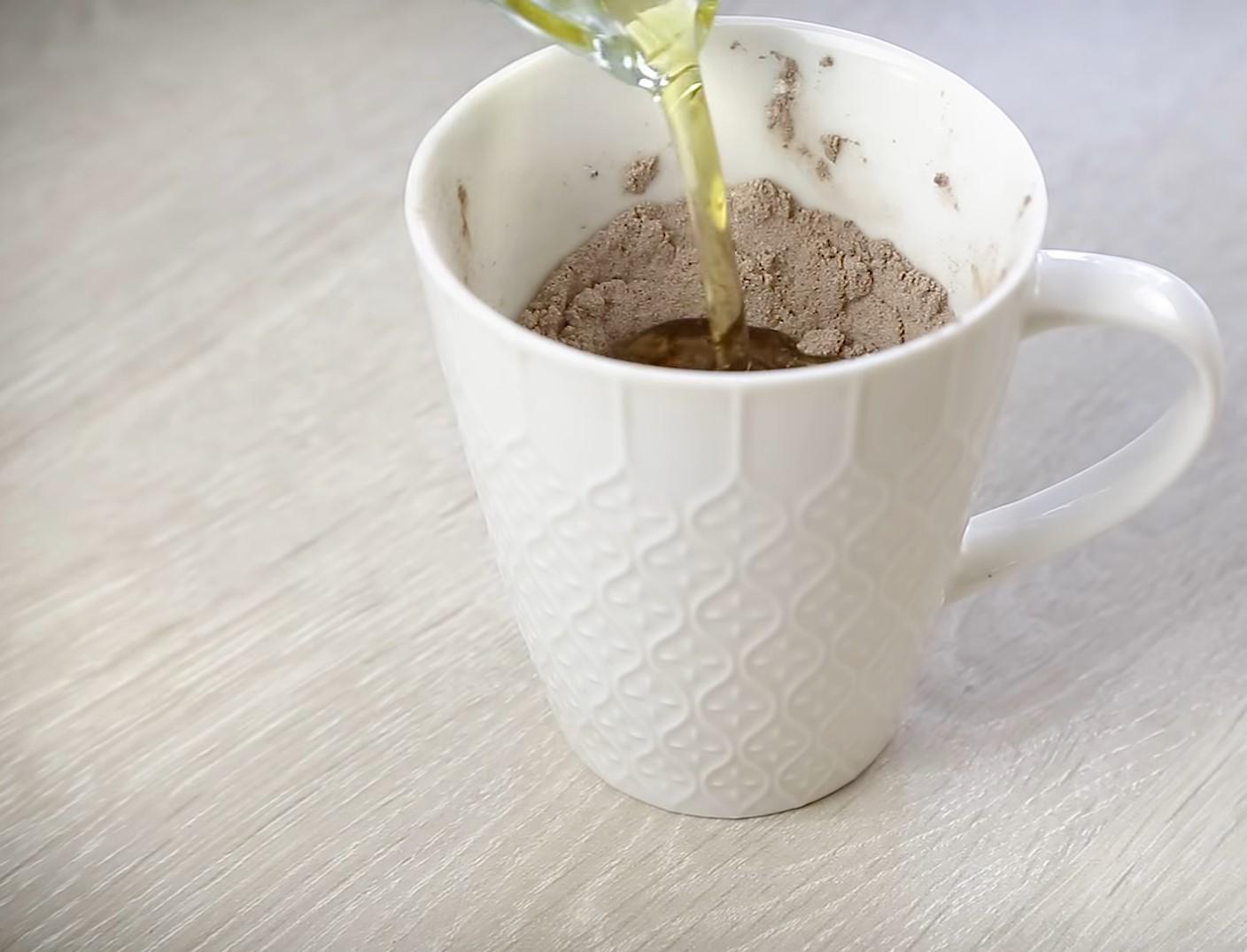 Рецепт - Шоколадный кекс в чашке без яиц - Шаг 4