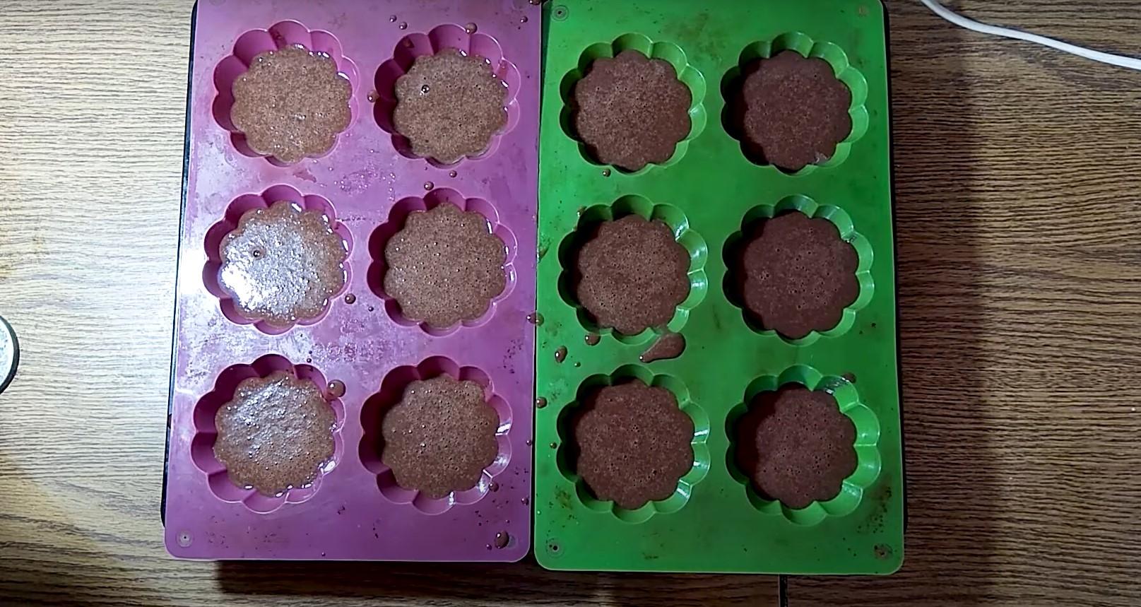 Рецепт - Влажные шоколадные маффины в силиконовых формочках - Шаг 7