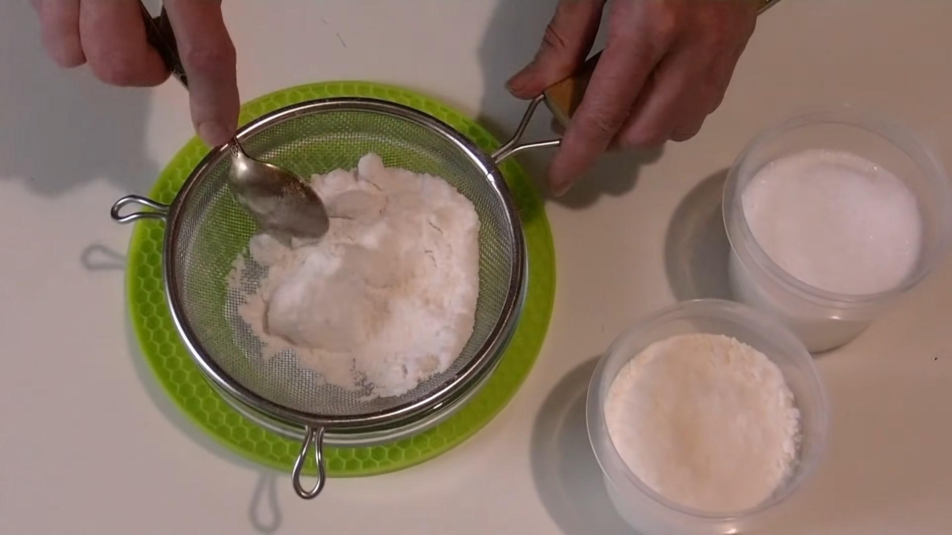 Рецепт - Быстрый рецепт глазури для кулича из сахарной пудры - Шаг 1