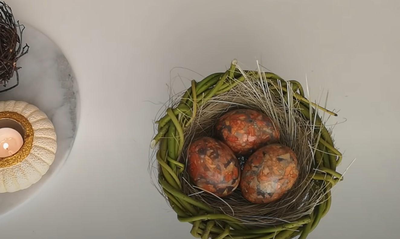 Рецепт - Красивые мраморные яйца: красим черникой и луковой шелухой - Шаг 7