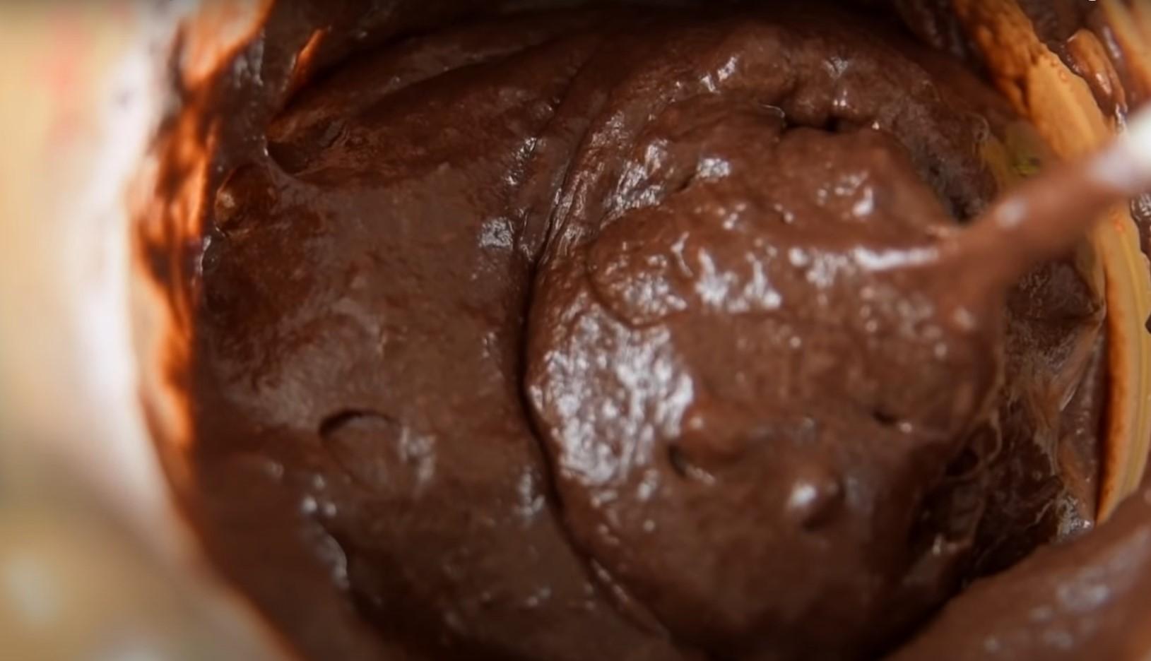 Рецепт - Простой и вкусный шоколадный кекс без яиц в микроволновке - Шаг 7