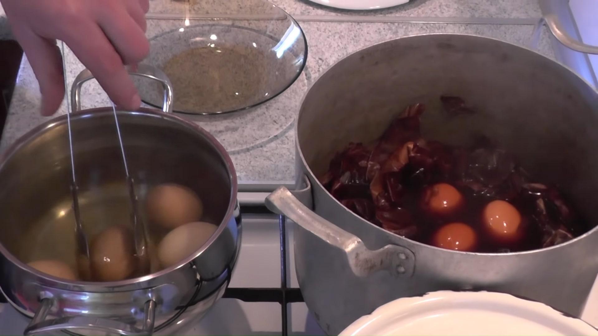 Рецепт - Покраска яиц в шелухе красного лука - Шаг 3