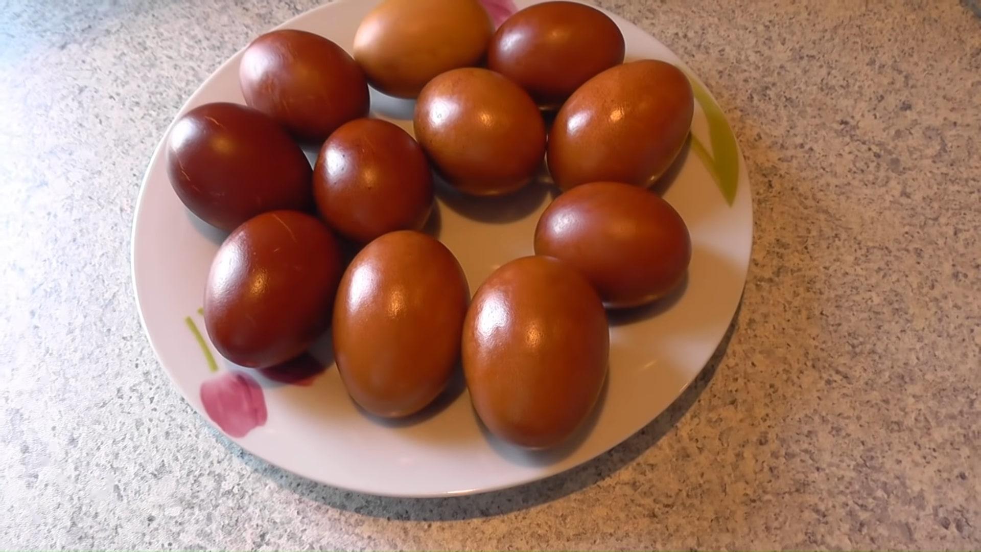 Рецепт - Покраска яиц в шелухе красного лука - Шаг 4
