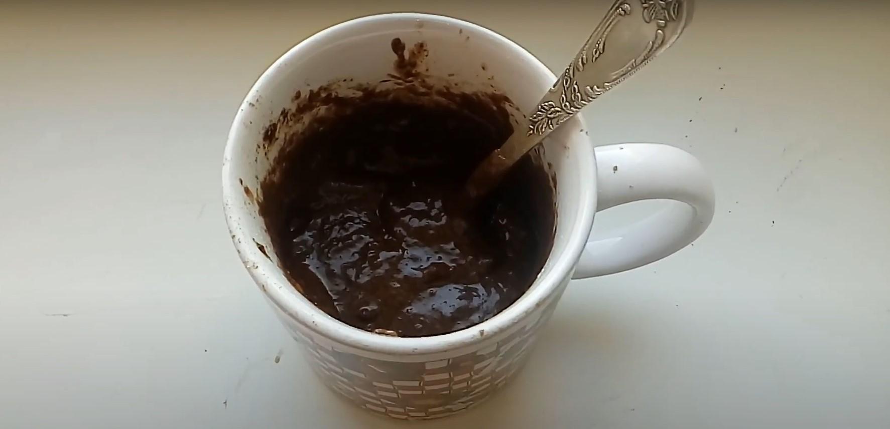 Рецепт - Шоколадный кекс в микроволновке без молока - Шаг 7