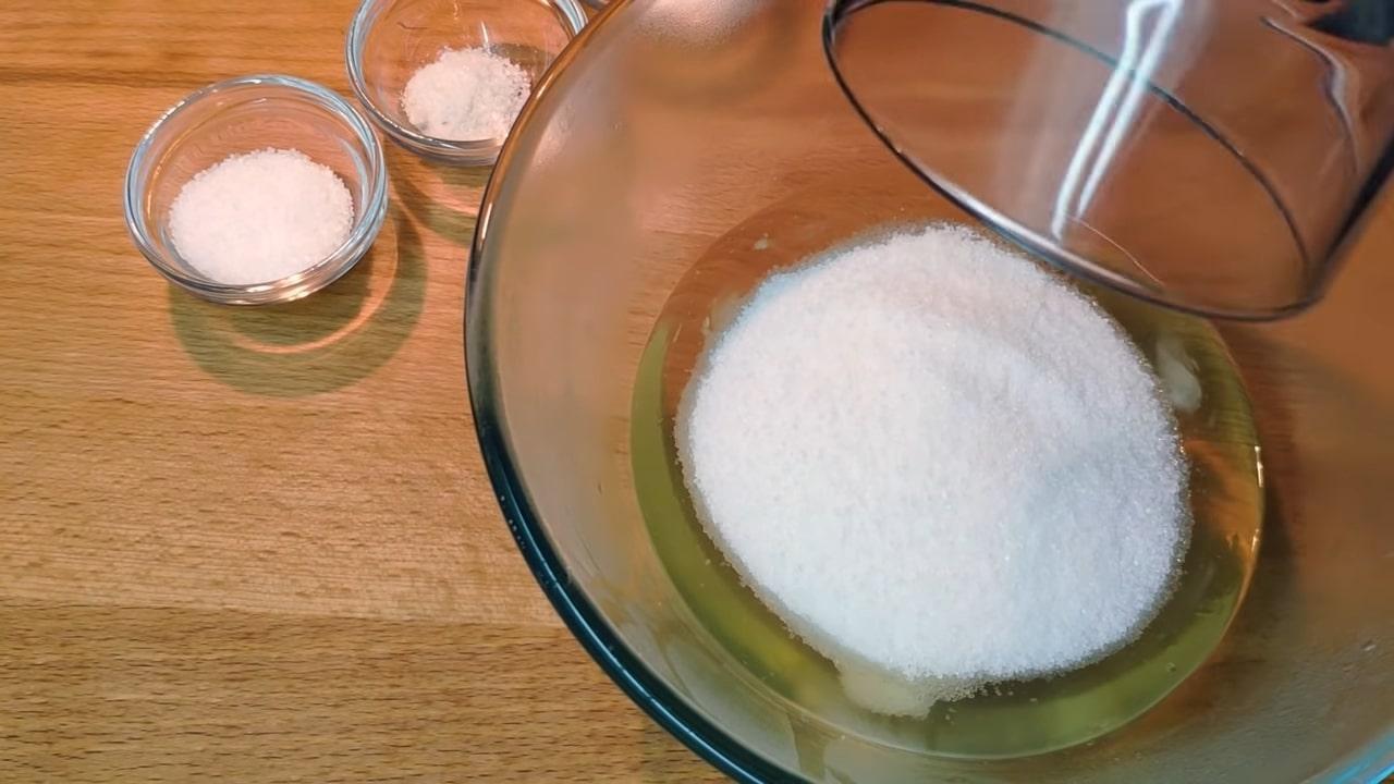 Рецепт - Швейцарская меренга для украшения пасхальной выпечки - Шаг 1