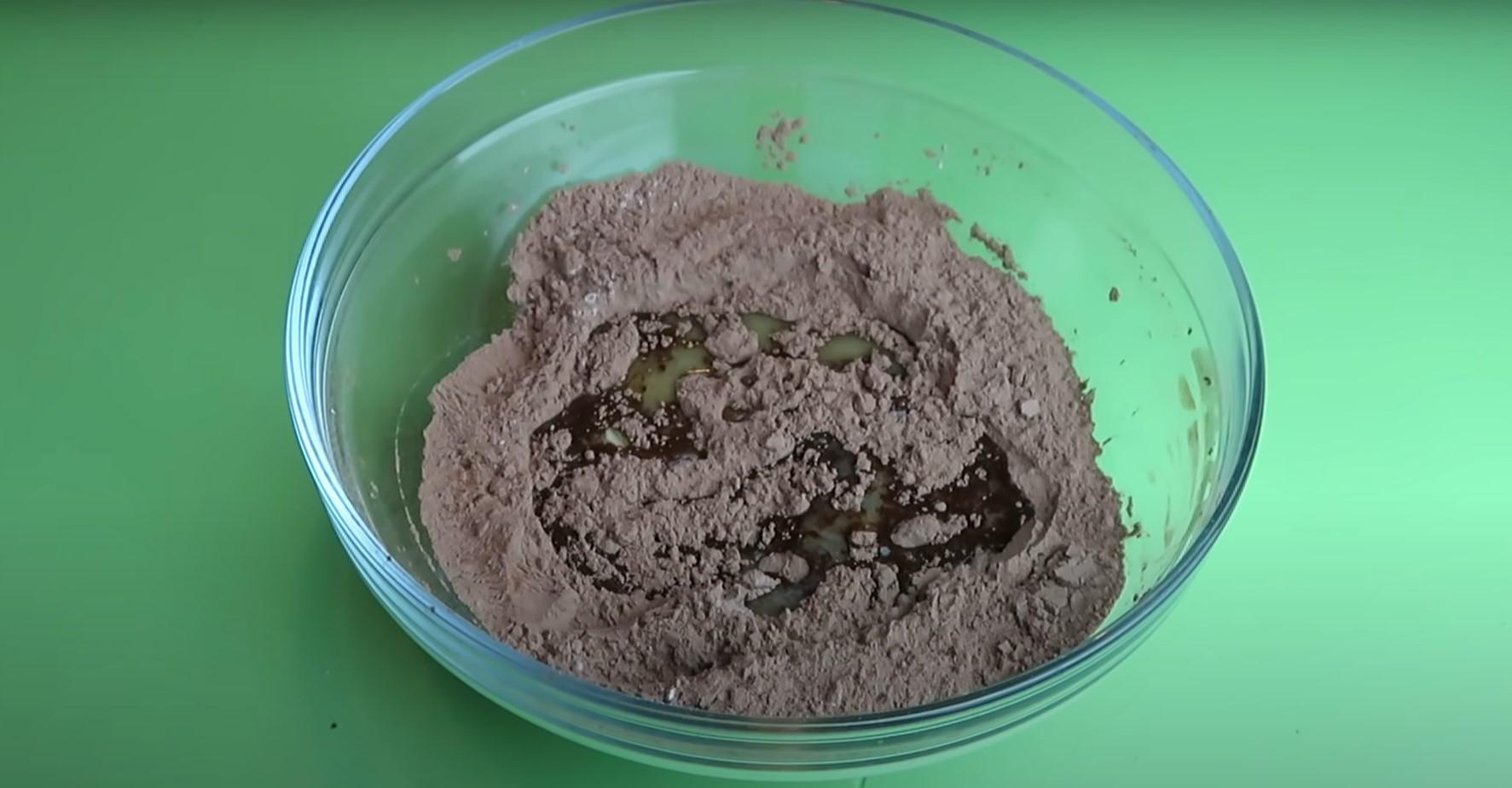 Рецепт - Пирог в микроволновке с какао - Шаг 4