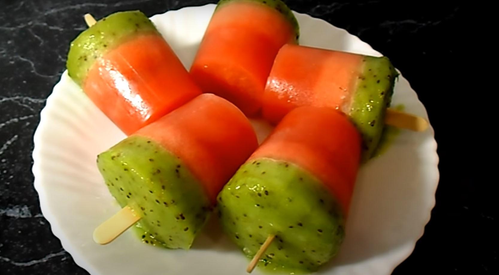 Рецепт - Домашний фруктовый лед в стаканчике: рецепт из сока арбуза и киви - Шаг 8