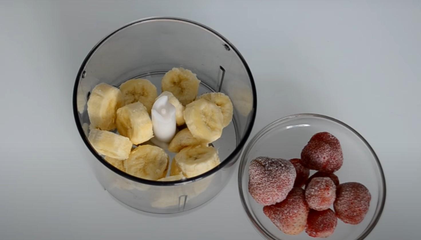 Рецепт - Мороженое фруктовый лед из банана и клубники - Шаг 3