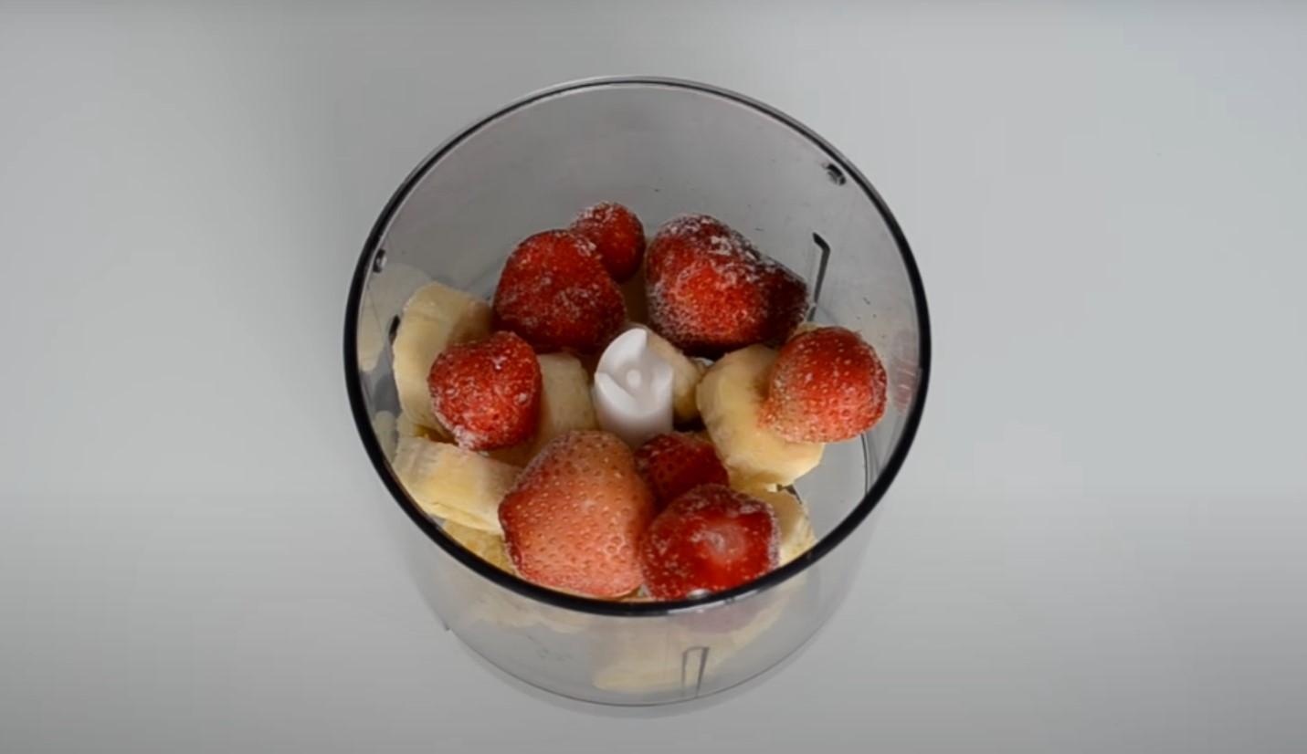 Рецепт - Мороженое фруктовый лед из банана и клубники - Шаг 4