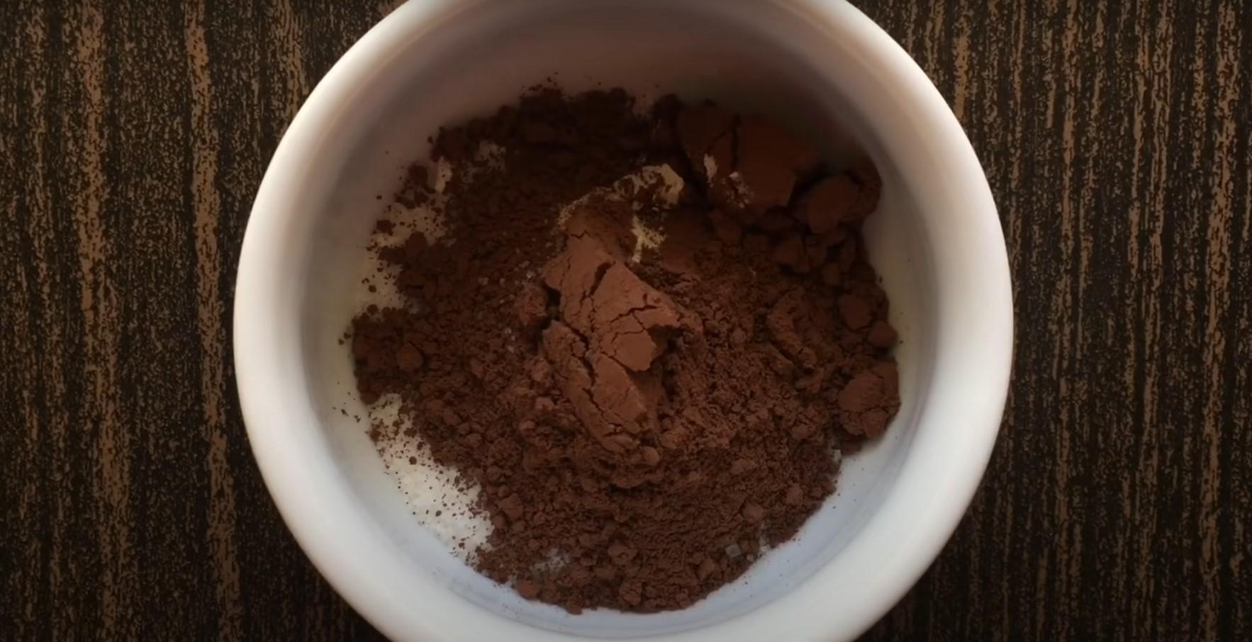 Рецепт - Самый простой и быстрый рецепт кекса в кружке с какао - Шаг 3