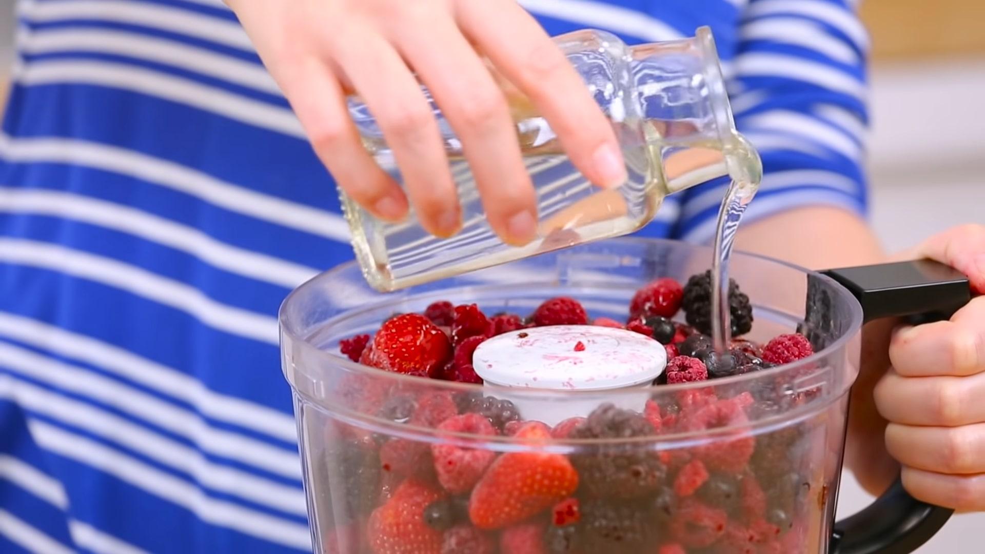 Рецепт - Как приготовить сорбет из замороженных ягод - Шаг 3