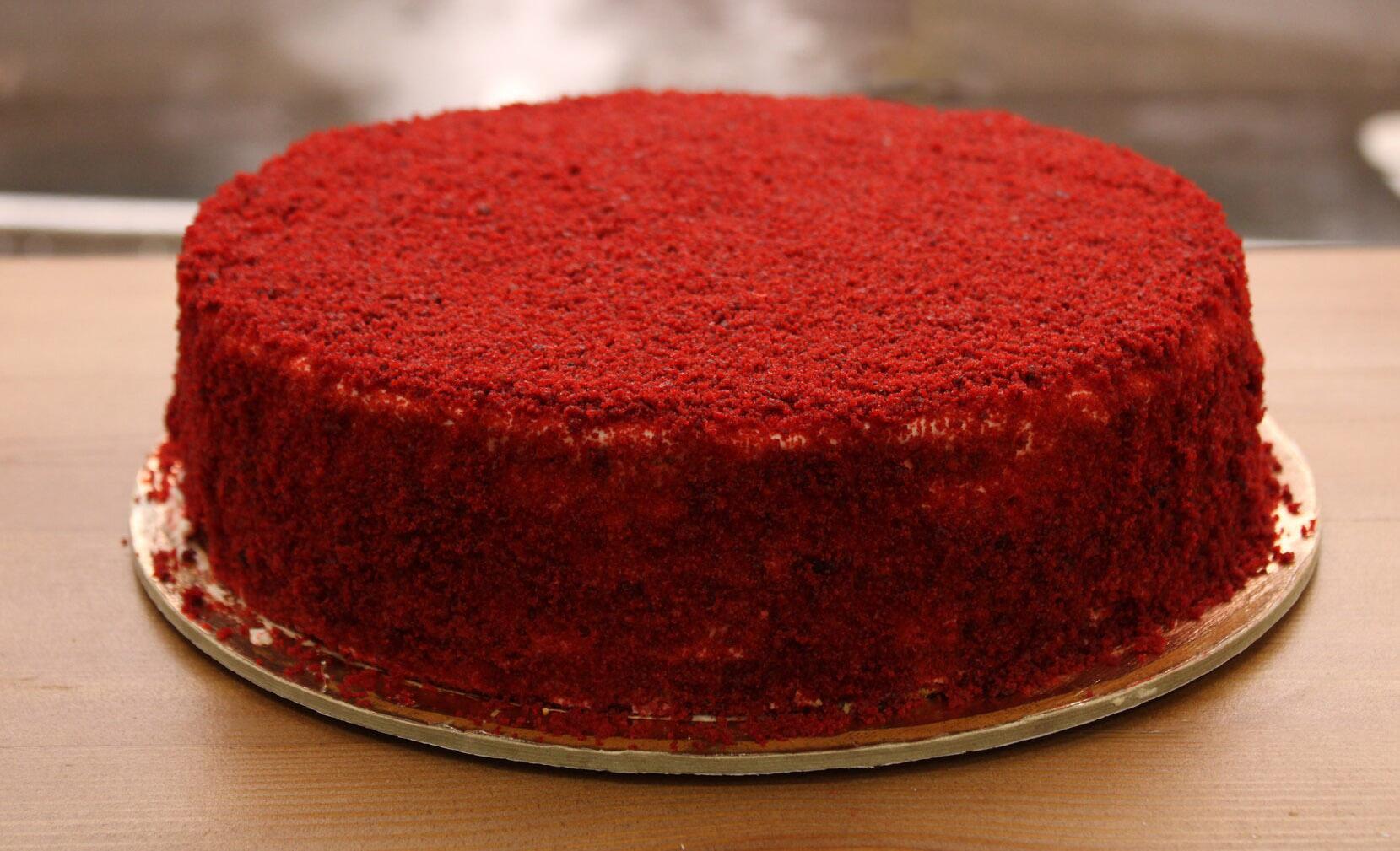 Торт «Красный бархат с голубикой»