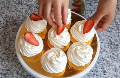 Десерт «Павлова» с ягодами - шаг 8