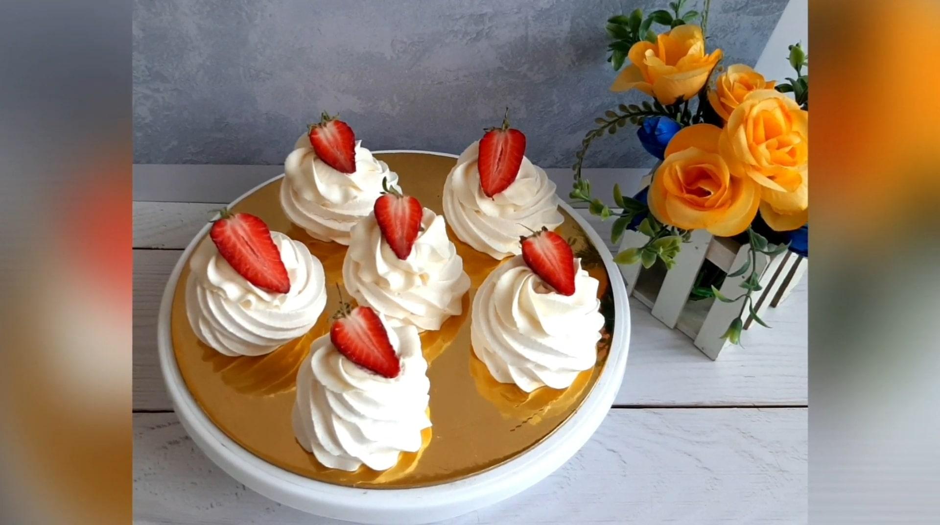 Десерт «Павлова» с ягодами - шаг 9
