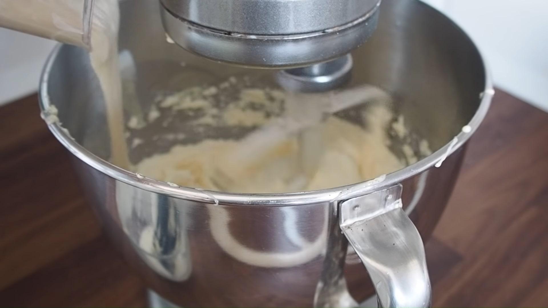 Как приготовить капкейки с бананом - шаг 4
